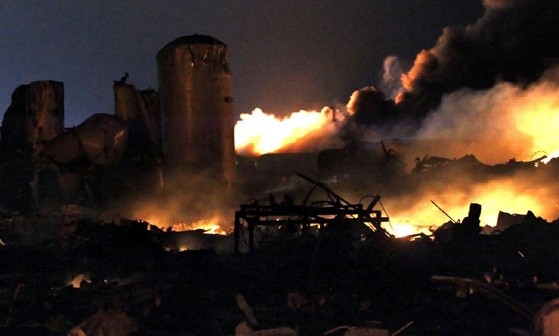 Десятки человек погибли из-за взрыва на заводе по производству удобрений в США